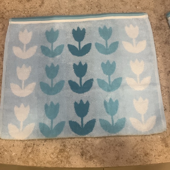 NWT Carolina Collection Tulip Hand Towels (5) & Wash Cloths (8) - Picture 2 of 4
